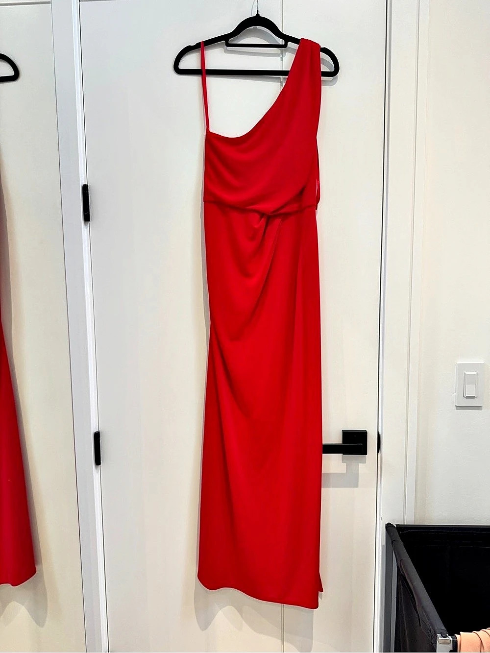 BCBGMAXAZRIA Snejana One-Shoulder Gown Red Small